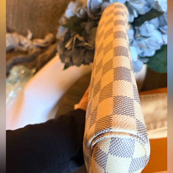 Louis Vuitton Damier Azur Favorite MM - Picture 10 of 16